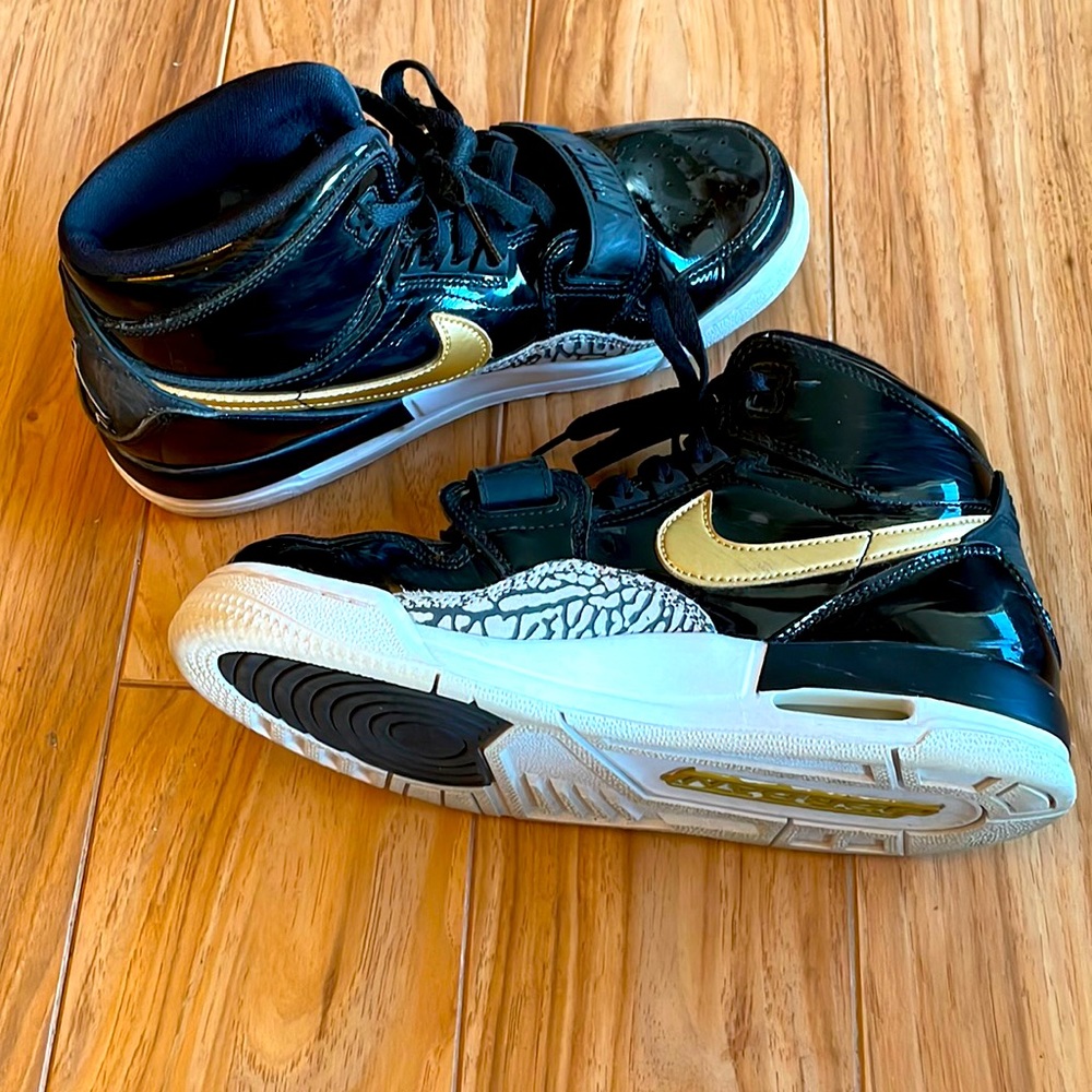 Air Jordan Legacy 312 Basketball Shoes black gold